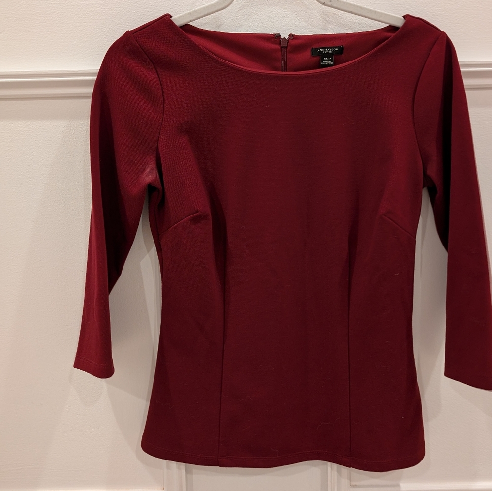Dark red quarter sleeve tailored top